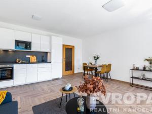 Prodej bytu 1+kk, Praha - Strašnice, Názovská, 45 m2