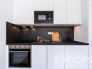 Prodej bytu 1+kk, Praha - Strašnice, Názovská, 45 m2
