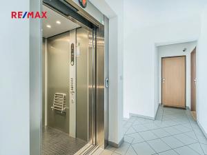 Prodej bytu 1+kk, Praha - Černý Most, Dobrovolného, 32 m2