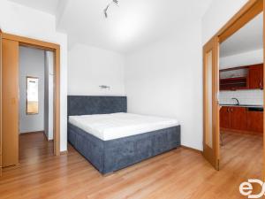 Pronájem bytu 2+kk, Pardubice, Nerudova, 69 m2