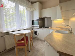 Prodej bytu 3+1, Ostrov, Kollárova, 67 m2