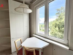 Prodej bytu 3+1, Ostrov, Kollárova, 67 m2