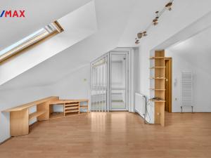 Prodej bytu 3+kk, Černožice, Revoluční, 82 m2