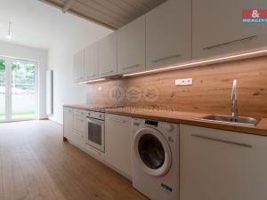 Pronájem bytu 1+kk, Praha, Českobrodská, 36 m2