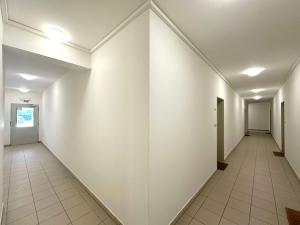 Pronájem garážového stání, Praha, Pod Harfou, 15 m2