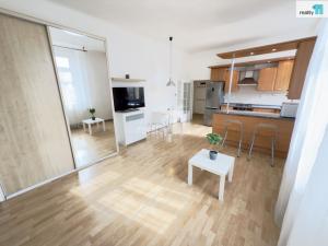 Pronájem bytu 3+kk, Praha - Nusle, Táborská, 56 m2