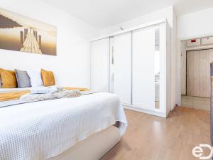Prodej bytu 2+kk, Praha, Saarinenova, 61 m2