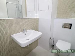 Pronájem bytu 1+kk, Praha - Libeň, Novovysočanská, 24 m2