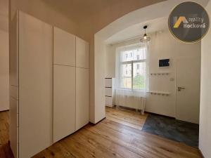 Pronájem bytu 4+kk, Praha - Vršovice, Charkovská, 74 m2
