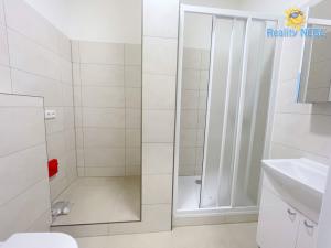 Pronájem bytu 2+kk, Praha - Chodov, Švabinského, 36 m2