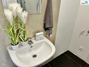 Pronájem bytu 1+kk, Praha - Ruzyně, Drnovská, 30 m2