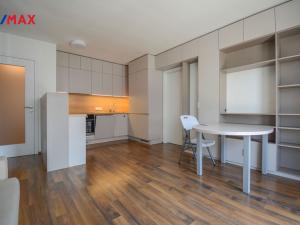 Pronájem bytu 2+kk, Hradec Králové - Pražské Předměstí, Farářství, 51 m2