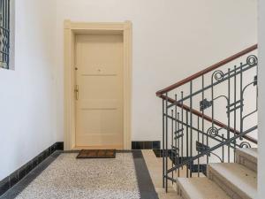 Pronájem bytu 2+kk, Praha - Nusle, náměstí Generála Kutlvašra, 58 m2