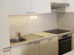 Pronájem bytu 2+kk, Jesenice, Cedrová, 68 m2