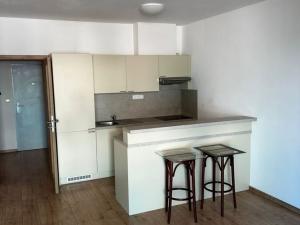 Pronájem bytu 2+kk, Jesenice, Cedrová, 68 m2