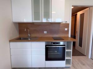 Pronájem bytu 1+kk, Praha - Třebonice, U Radosti, 32 m2