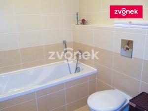 Pronájem bytu 1+kk, Praha - Pitkovice, Májovková, 36 m2