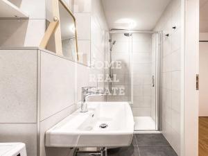 Prodej bytu 1+kk, Praha - Karlín, Sokolova, 34 m2