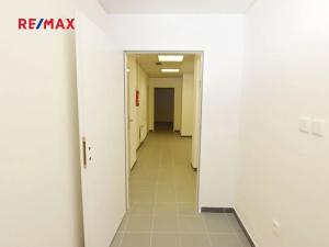Pronájem obchodního prostoru, Nymburk, Náměstí Přemyslovců, 29 m2