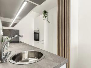 Prodej bytu 2+kk, Praha - Chodov, Hněvkovského, 42 m2