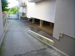 Pronájem garážového stání, Brno, Francouzská, 14 m2