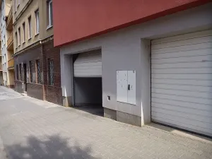 Pronájem garážového stání, Brno, Francouzská, 14 m2