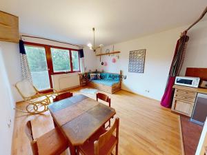 Pronájem bytu 2+kk, Praha - Suchdol, Suchdolské náměstí, 59 m2