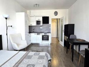 Pronájem bytu 1+kk, Praha - Střížkov, Makedonská, 35 m2