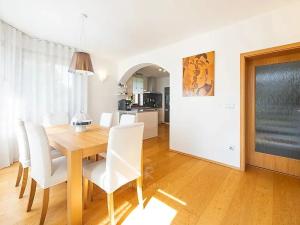 Prodej rodinného domu, Praha - Lipence, U lip, 280 m2