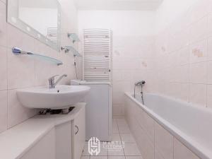 Pronájem bytu 2+kk, Olomouc, Handkeho, 59 m2
