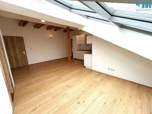 Pronájem bytu 3+kk, Třebíč, Martinské nám., 79 m2