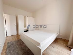 Pronájem bytu 2+kk, Praha, Hartigova, 56 m2