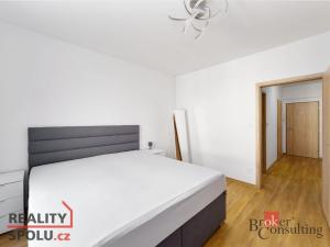 Pronájem bytu 2+kk, Praha, Za černým mostem, 50 m2