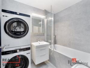 Pronájem bytu 2+kk, Praha, Za černým mostem, 50 m2