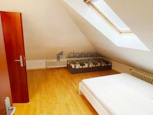 Pronájem bytu 2+kk, Praha, Mirovická, 59 m2