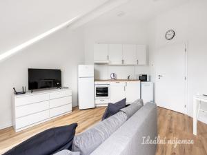 Pronájem bytu 2+kk, Praha - Kyje, Za černým mostem, 56 m2