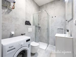 Pronájem bytu 2+kk, Praha - Kyje, Za černým mostem, 56 m2