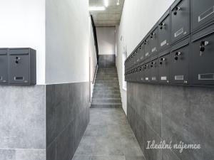 Pronájem bytu 2+kk, Praha - Kyje, Za černým mostem, 56 m2