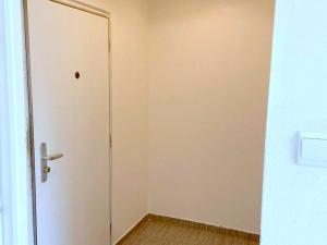 Pronájem bytu 1+kk, Praha - Střížkov, Českolipská, 27 m2
