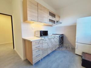 Pronájem bytu 2+1, Praha, Na Petřinách, 50 m2