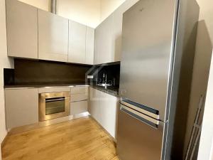 Pronájem bytu 1+kk, Praha - Karlín, Sokolovská, 52 m2