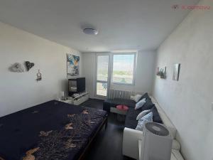 Pronájem bytu 1+1, Uherské Hradiště, Na Rybníku, 33 m2