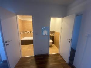 Pronájem bytu 3+1, Praha, Ke kurtům, 84 m2