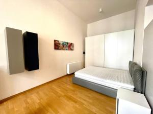Pronájem bytu 1+kk, Praha - Karlín, Karlínské náměstí, 52 m2