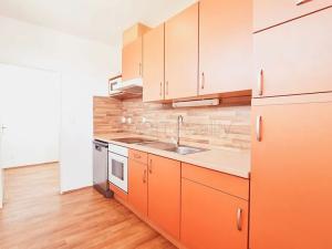 Pronájem bytu 2+1, Praha - Kbely, Pod Nouzovem, 59 m2