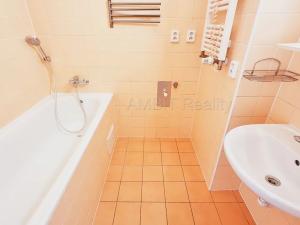 Pronájem bytu 2+1, Praha - Kbely, Pod Nouzovem, 59 m2
