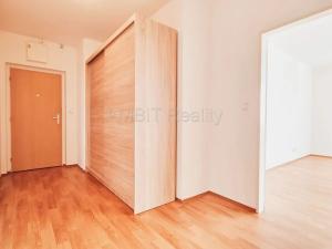 Pronájem bytu 2+1, Praha - Kbely, Pod Nouzovem, 59 m2