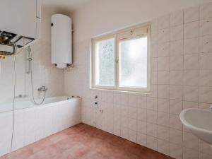 Prodej rodinného domu, Praha - Dolní Chabry, Obslužná, 100 m2