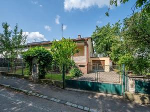 Prodej rodinného domu, Praha - Dolní Chabry, Obslužná, 100 m2
