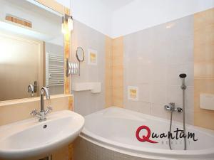 Prodej bytu 2+1, Praha - Vokovice, Mozambická, 52 m2